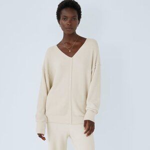 Aritzia Wilfred Free Hush Knit V-Neck Sweater.